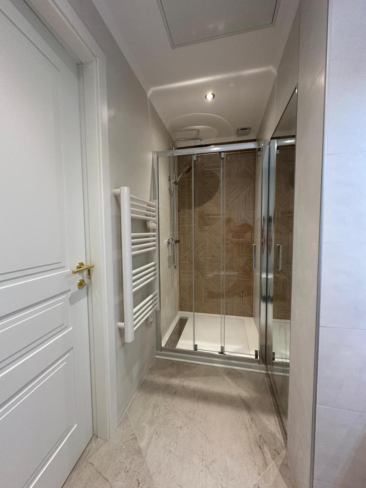 Extraordinaire Grand Studio Au Centre 6 Minutes A Pied De La Plage Et L'Hotel Negresco Nizza Esterno foto
