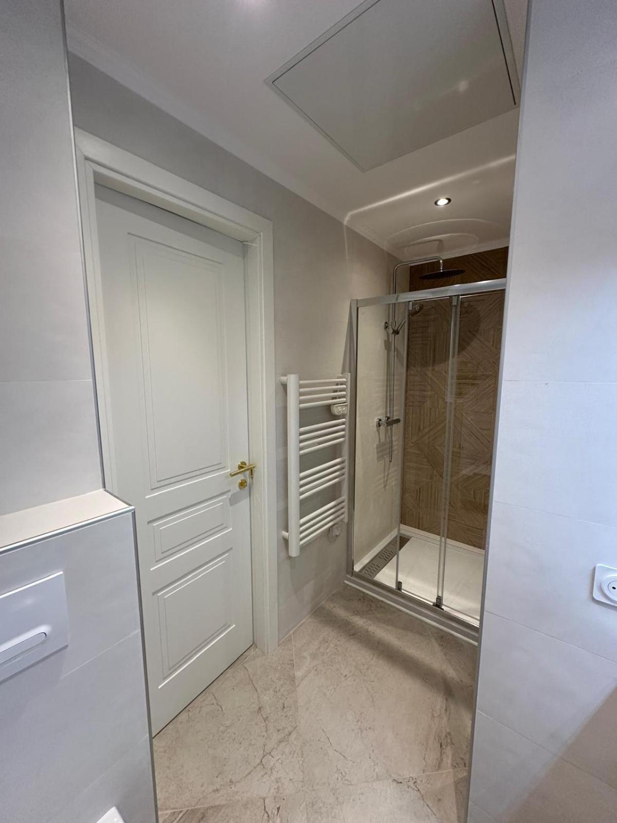 Extraordinaire Grand Studio Au Centre 6 Minutes A Pied De La Plage Et L'Hotel Negresco Nizza Esterno foto