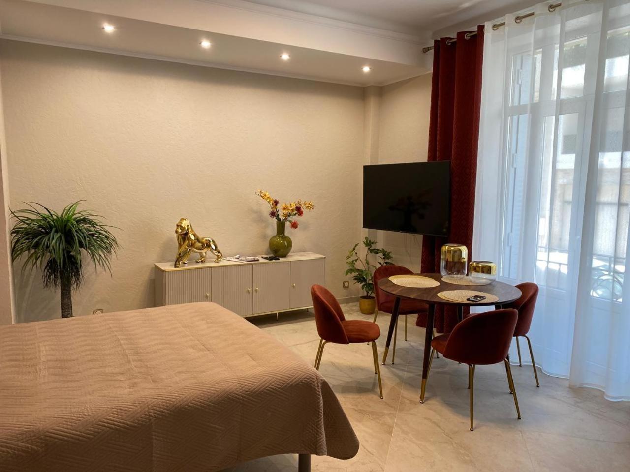 Extraordinaire Grand Studio Au Centre 6 Minutes A Pied De La Plage Et L'Hotel Negresco Nizza Esterno foto